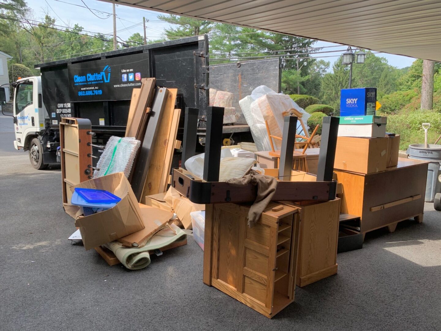 Clean Clutter team at work
